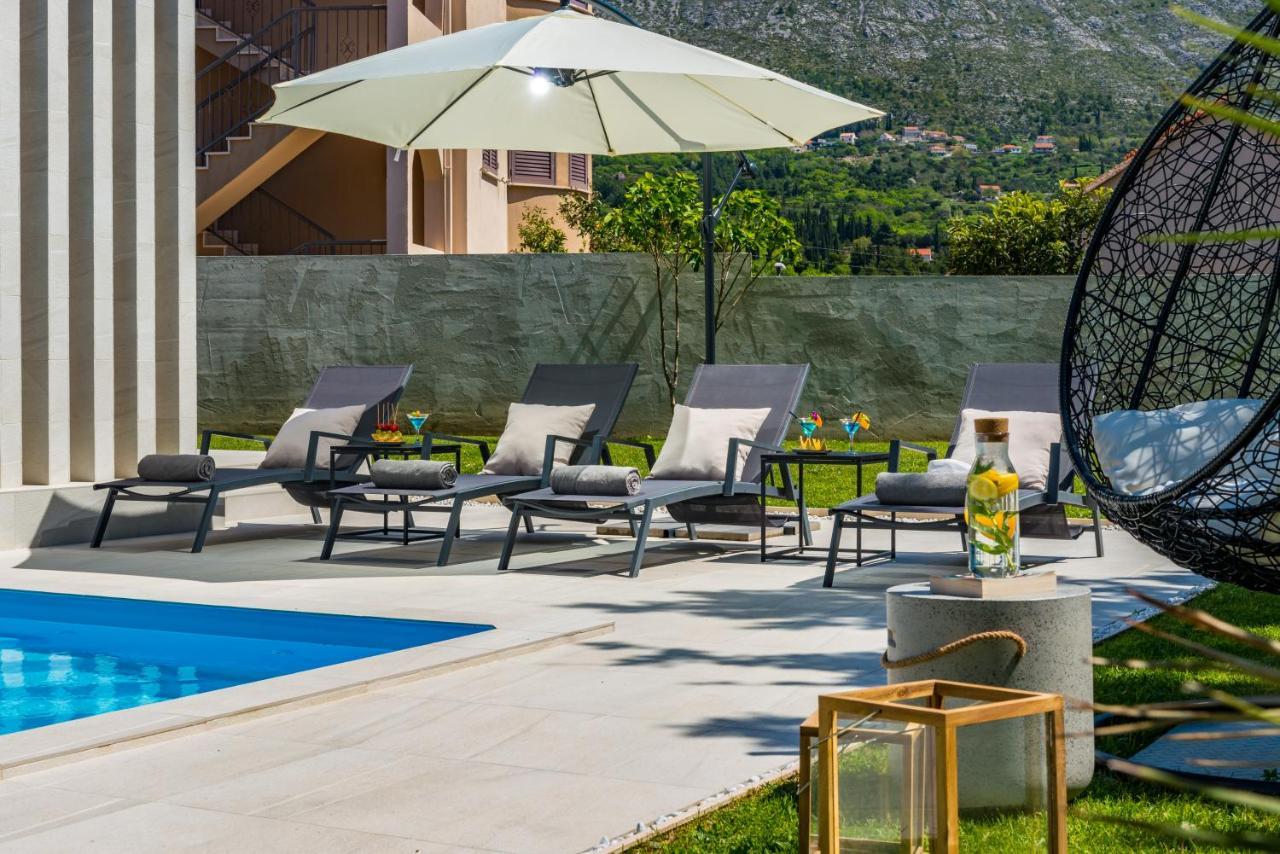 Villa Oasis - Your Luxury Home Away From Home Celopeci Bagian luar foto