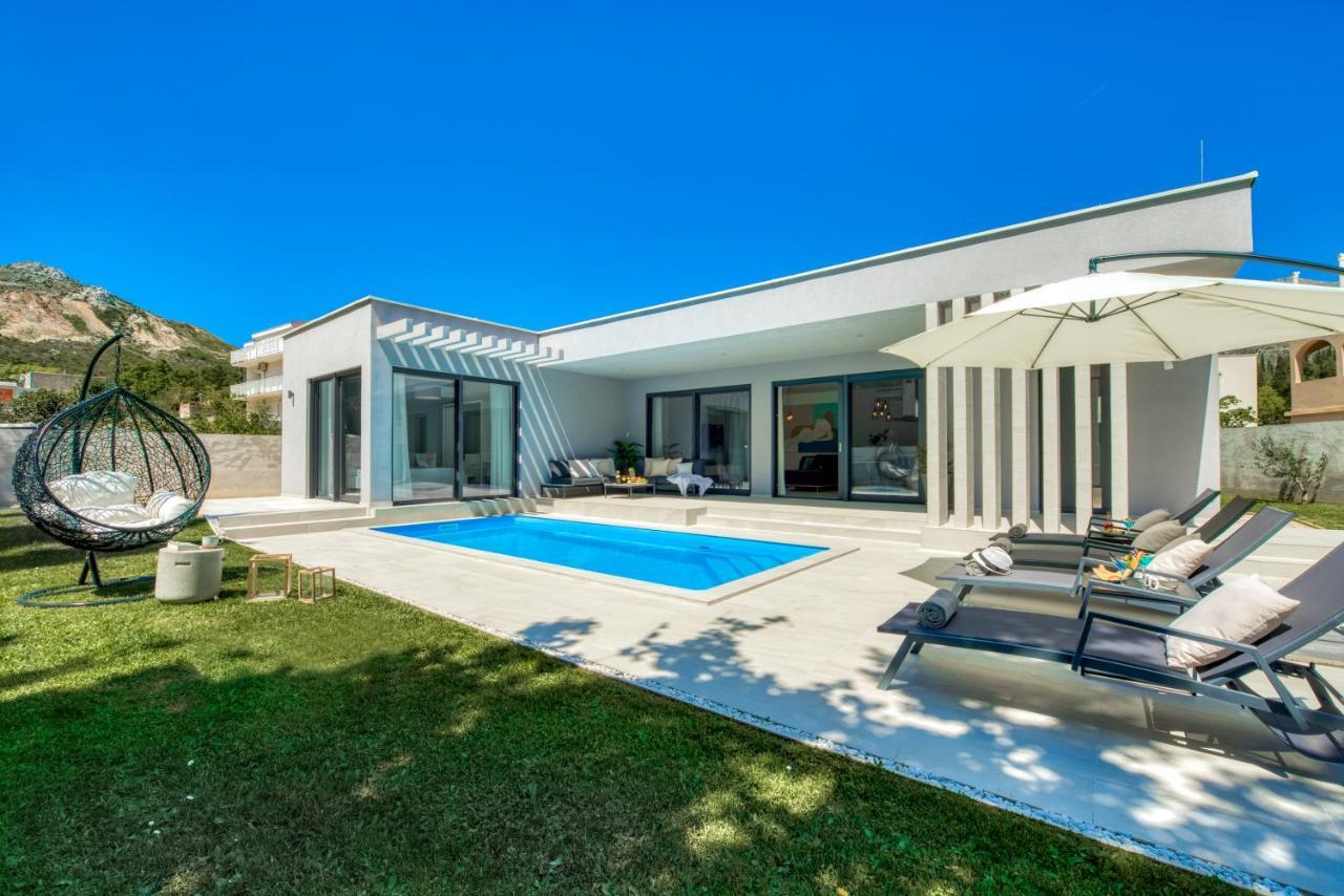 Villa Oasis - Your Luxury Home Away From Home Celopeci Bagian luar foto