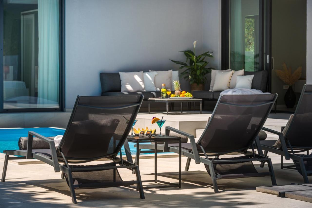 Villa Oasis - Your Luxury Home Away From Home Celopeci Bagian luar foto