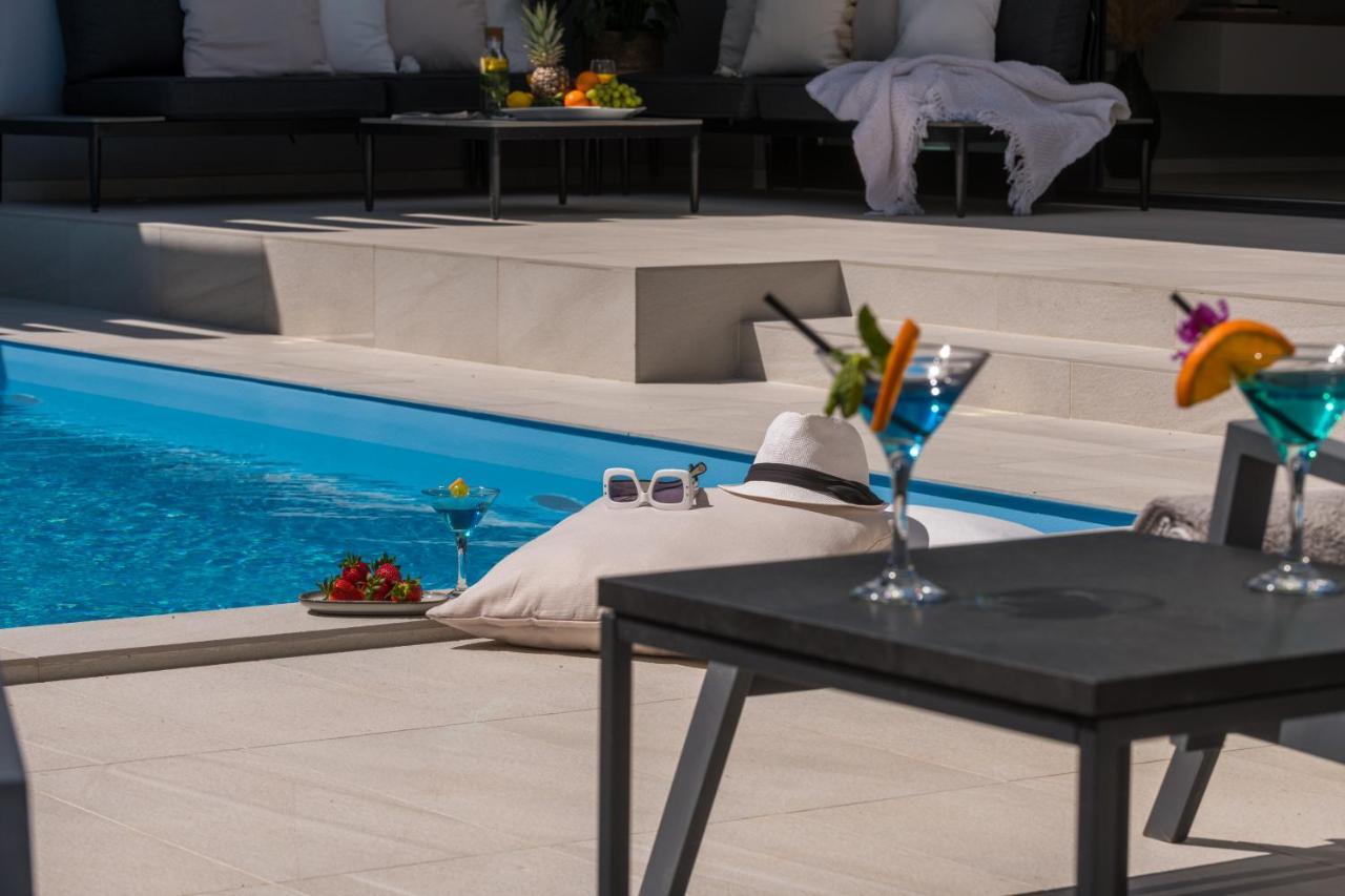 Villa Oasis - Your Luxury Home Away From Home Celopeci Bagian luar foto
