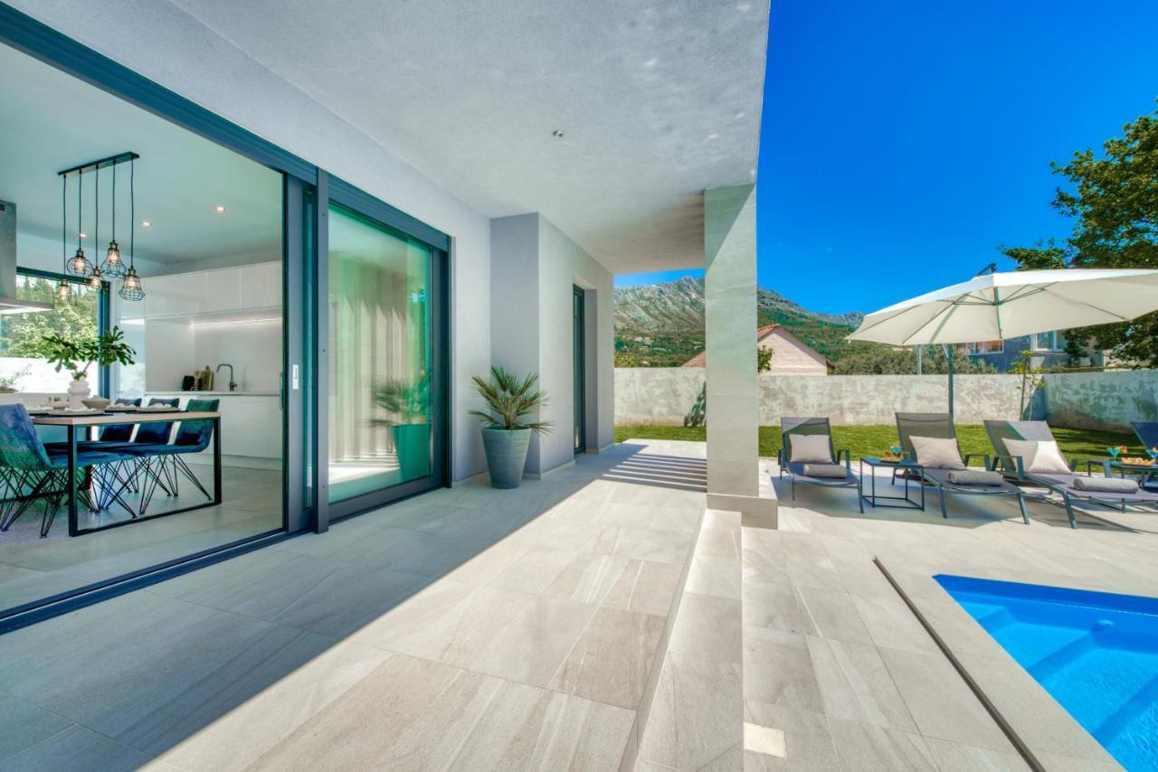 Villa Oasis - Your Luxury Home Away From Home Celopeci Bagian luar foto