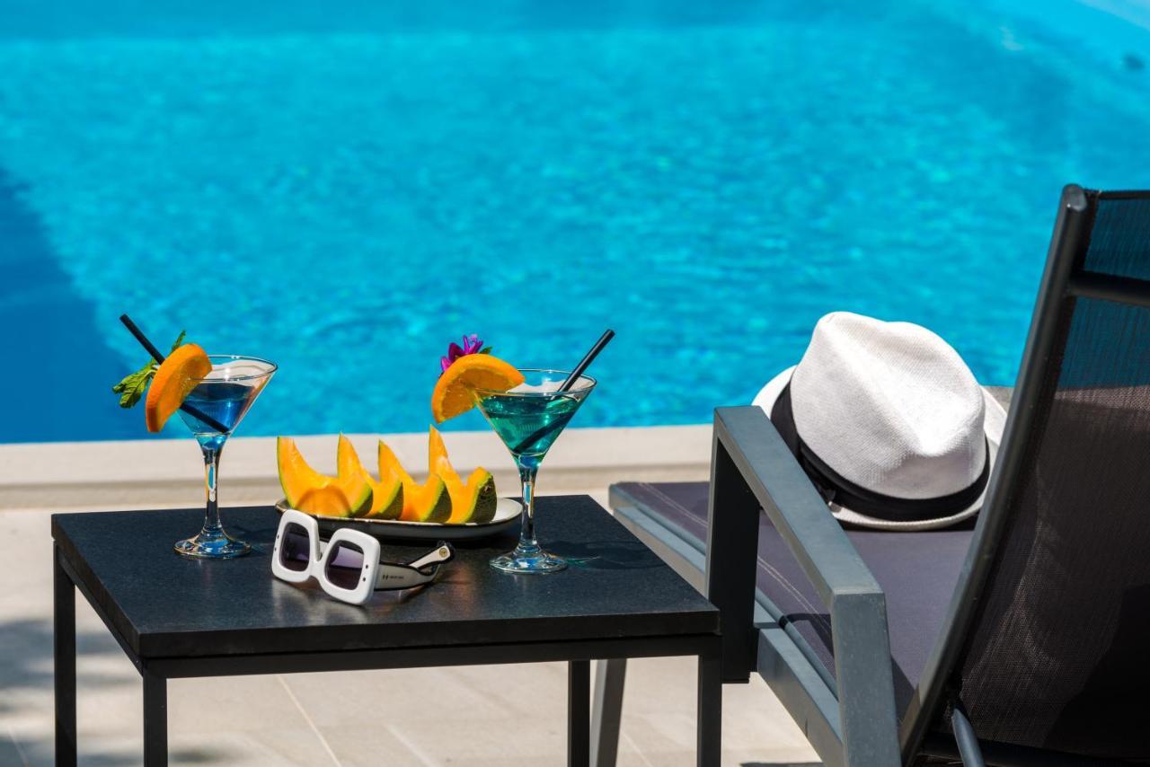Villa Oasis - Your Luxury Home Away From Home Celopeci Bagian luar foto