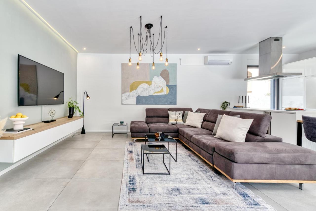 Villa Oasis - Your Luxury Home Away From Home Celopeci Bagian luar foto