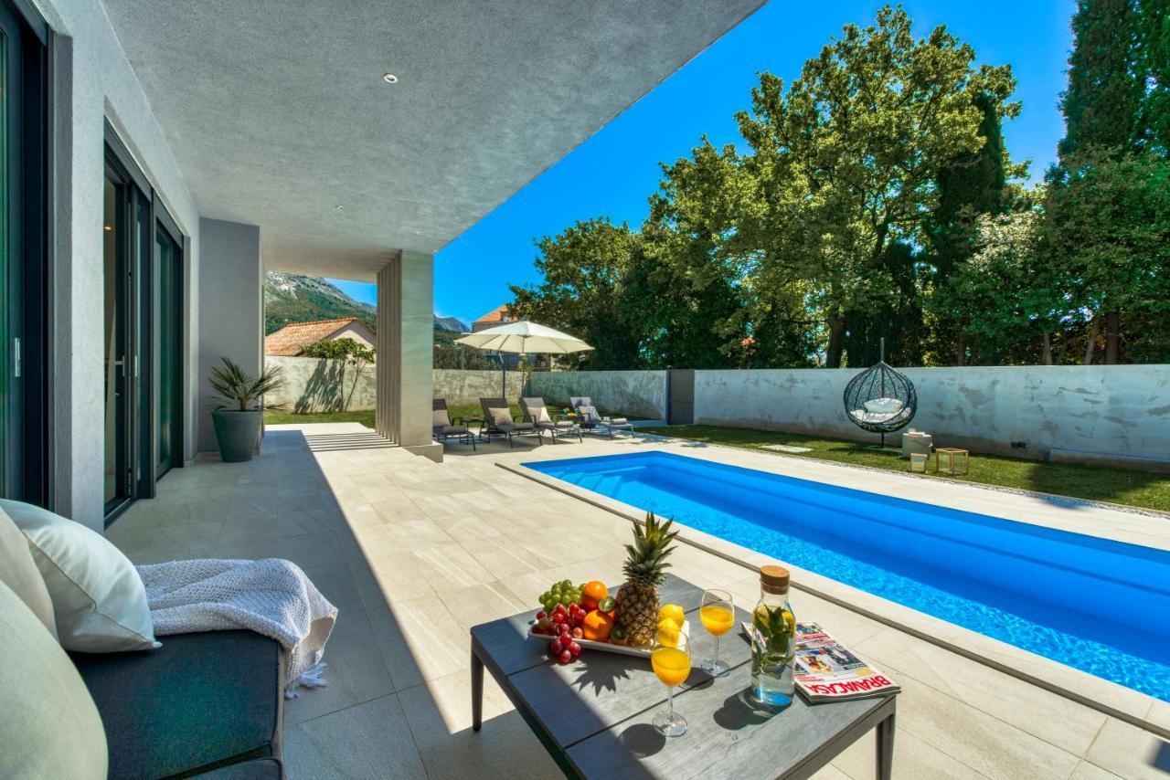 Villa Oasis - Your Luxury Home Away From Home Celopeci Bagian luar foto