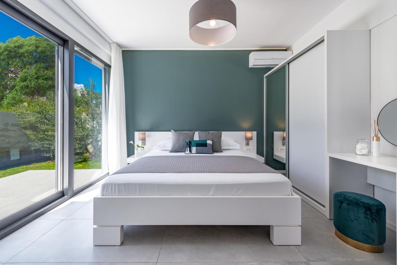 Villa Oasis - Your Luxury Home Away From Home Celopeci Bagian luar foto
