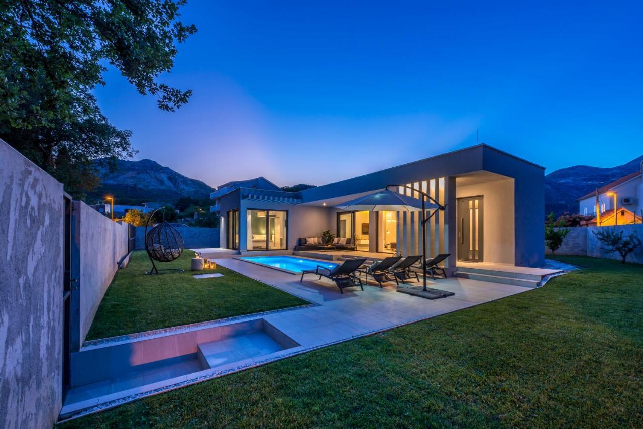 Villa Oasis - Your Luxury Home Away From Home Celopeci Bagian luar foto