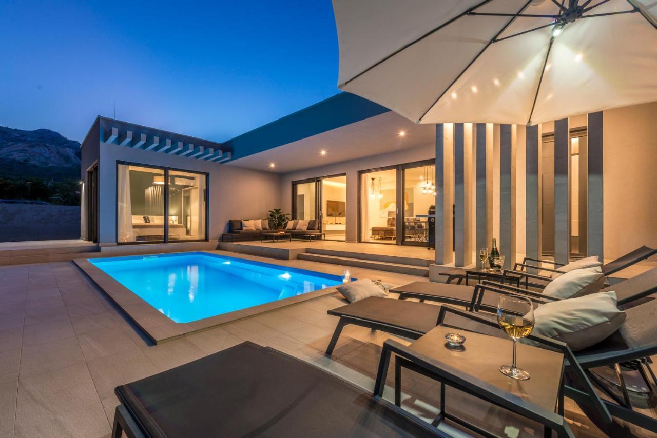 Villa Oasis - Your Luxury Home Away From Home Celopeci Bagian luar foto